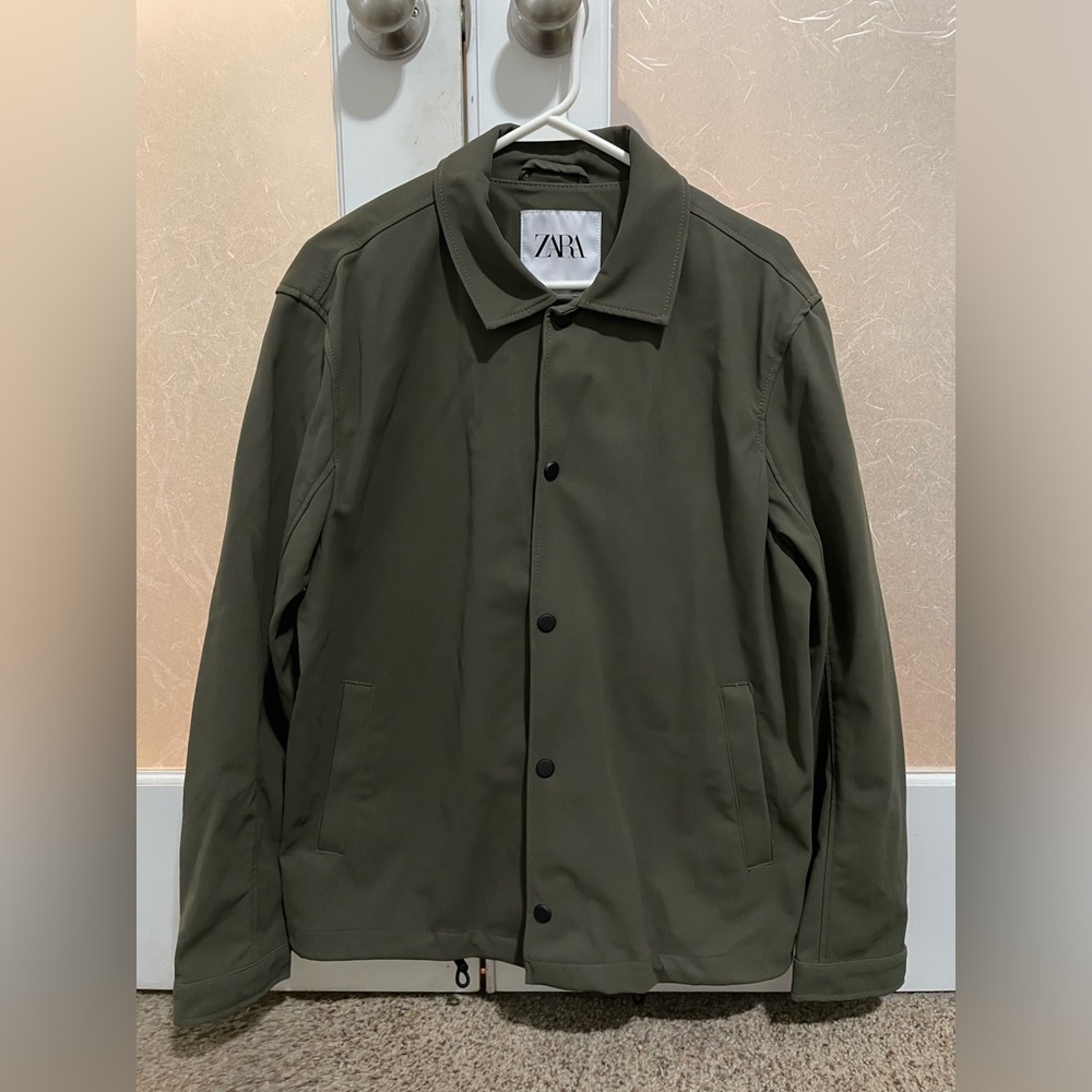 Mens Zara Olive color water repellent jacket in Medium